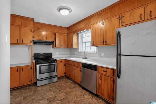 700 TWIN RIDGE DRIVE, Bessemer, AL 35020