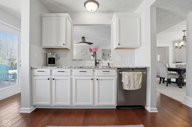 57 Carriage Lake Drive, Brownsburg, IN 46112