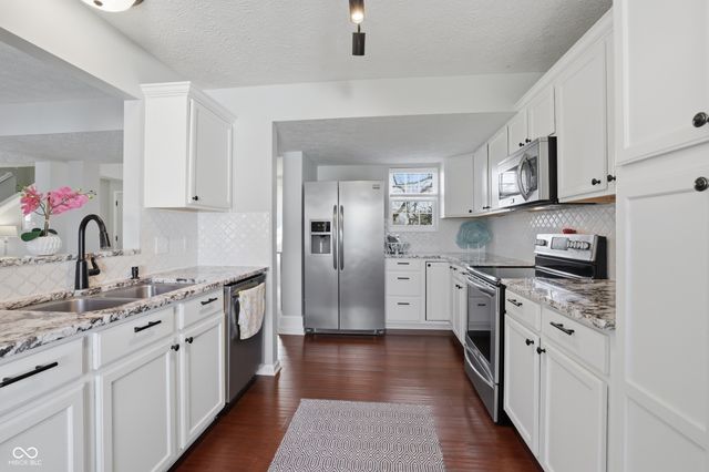 57 Carriage Lake Drive, Brownsburg, IN 46112