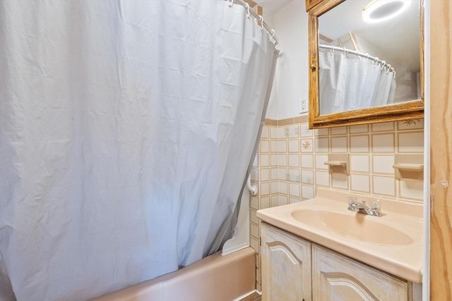 7 Jackson St, Gardner, MA 01440