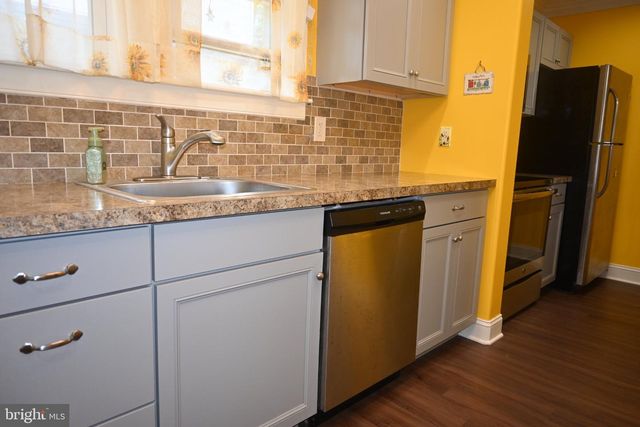 215 W DUPONT ST, Ridley Park, PA 19078
