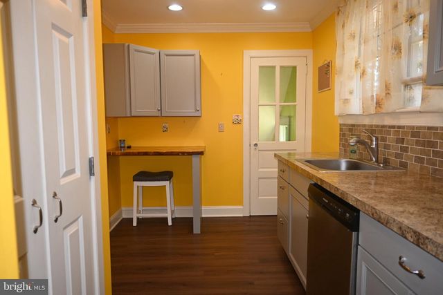 215 W DUPONT ST, Ridley Park, PA 19078