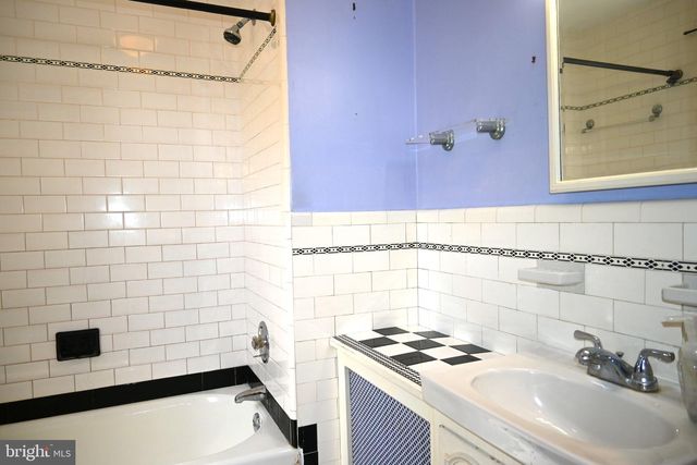 215 W DUPONT ST, Ridley Park, PA 19078