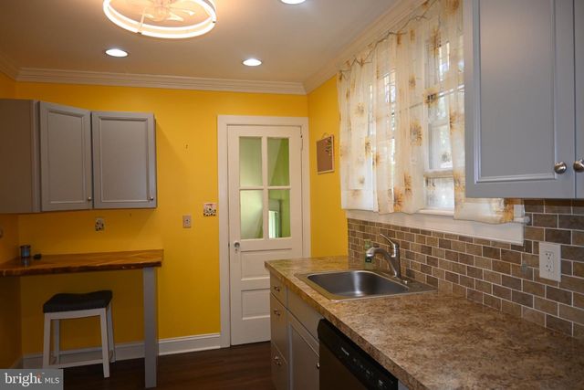 215 W DUPONT ST, Ridley Park, PA 19078