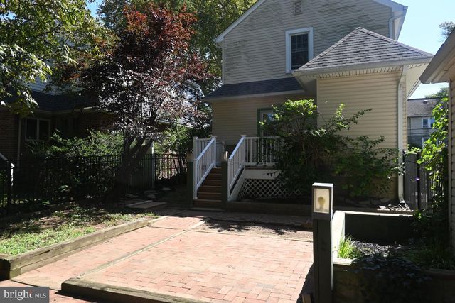 215 W DUPONT ST, Ridley Park, PA 19078