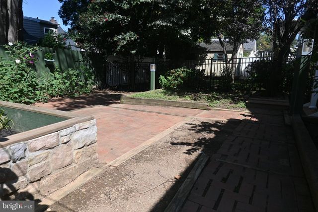 215 W DUPONT ST, Ridley Park, PA 19078