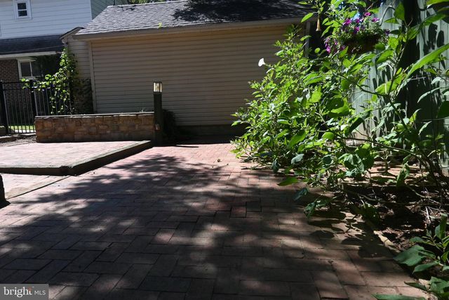 215 W DUPONT ST, Ridley Park, PA 19078