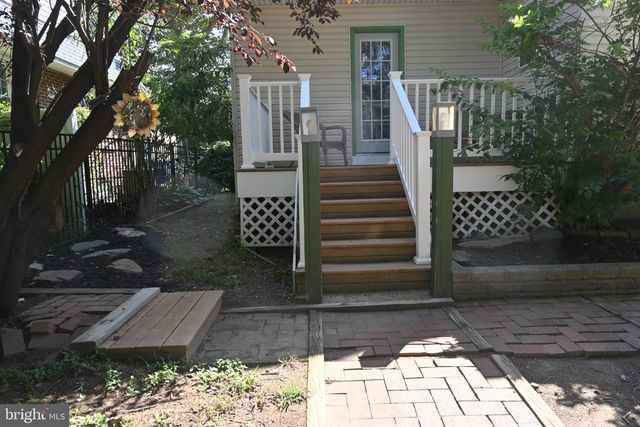 215 W DUPONT ST, Ridley Park, PA 19078