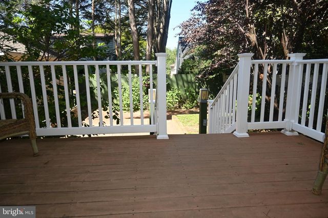 215 W DUPONT ST, Ridley Park, PA 19078