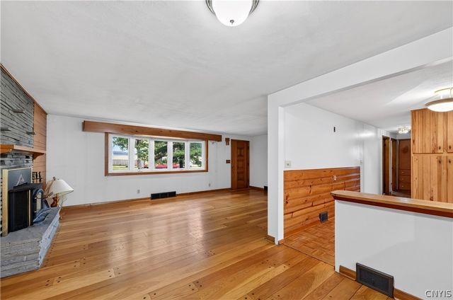 201 Oakridge, Salina, NY 13088