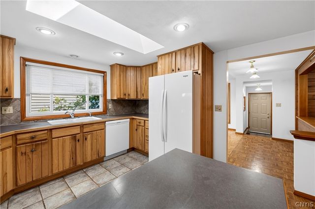 201 Oakridge, Salina, NY 13088