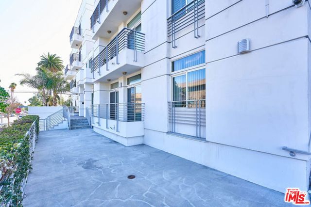 401 N Serrano Avenue 105, Los Angeles, CA 90004