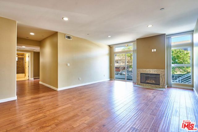 401 N Serrano Avenue 105, Los Angeles, CA 90004