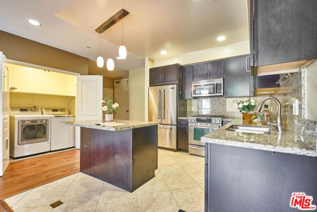 401 N Serrano Avenue 105, Los Angeles, CA 90004