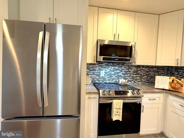 4959 LINSEY CT, Woodbridge, VA 22193