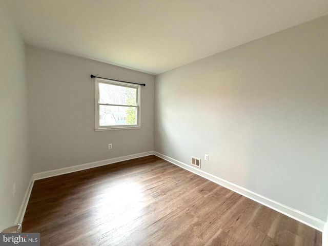 4959 LINSEY CT, Woodbridge, VA 22193