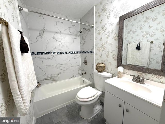 4959 LINSEY CT, Woodbridge, VA 22193