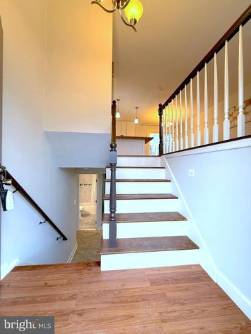 4959 LINSEY CT, Woodbridge, VA 22193