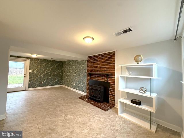 4959 LINSEY CT, Woodbridge, VA 22193