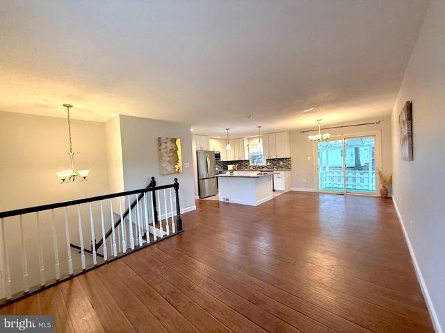 4959 LINSEY CT, Woodbridge, VA 22193