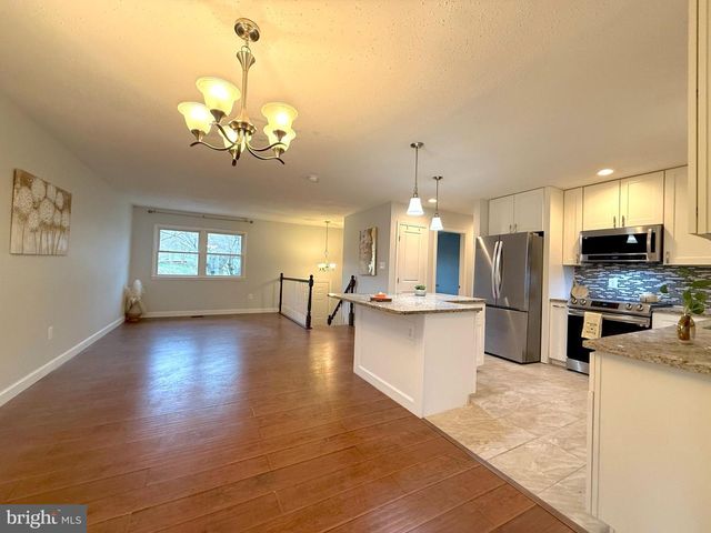 4959 LINSEY CT, Woodbridge, VA 22193