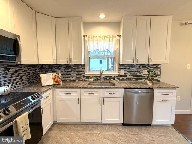 4959 LINSEY CT, Woodbridge, VA 22193