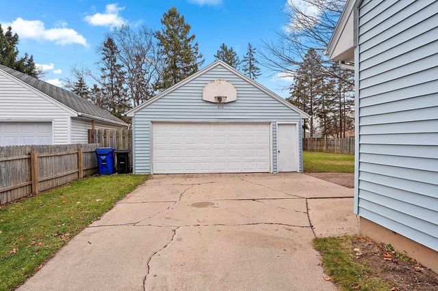 925 W LINDBERGH STREET, Appleton, WI 54914