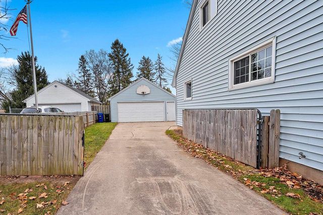925 W LINDBERGH STREET, Appleton, WI 54914