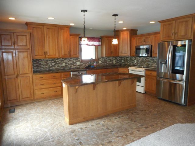 4780 Zelt Cove, New Haven, IN 46774