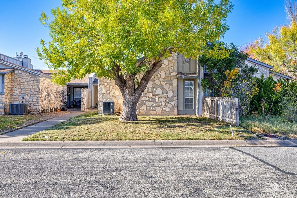 Image 2 of property listing at 911 Todd Lane, San Angelo, TX 76903