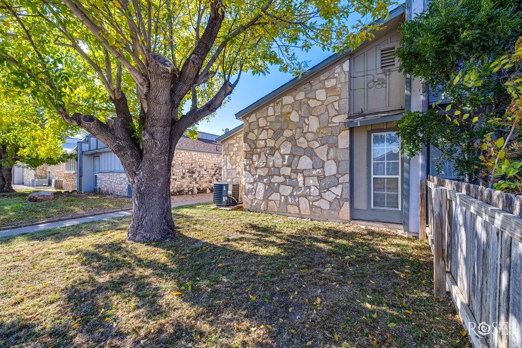 Image 4 of property listing at 911 Todd Lane, San Angelo, TX 76903