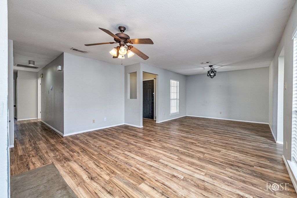 Image 9 of property listing at 911 Todd Lane, San Angelo, TX 76903