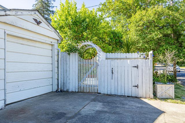 4700 Robertson Ave, Carmichael, CA 95608