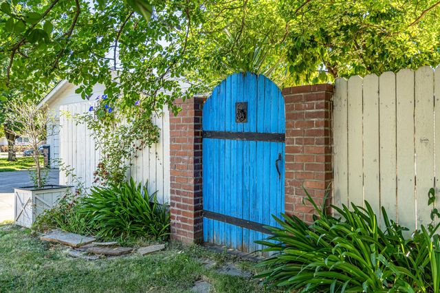 4700 Robertson Ave, Carmichael, CA 95608