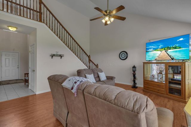 103 Trail East SW, Etna, OH 43062