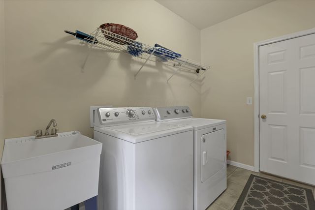103 Trail East SW, Etna, OH 43062