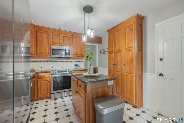 195 Luanne Road, Stratford, CT 06614