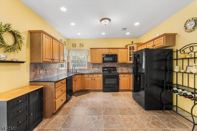 15 Upper Plateau Dr, Vernon Twp., NJ 07462