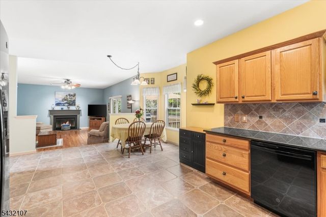 15 Upper Plateau Dr, Vernon Twp., NJ 07462
