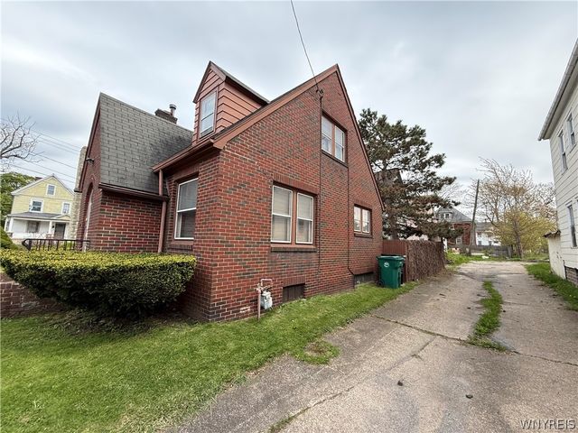 743 Spruce Avenue, Niagara Falls, NY 14301
