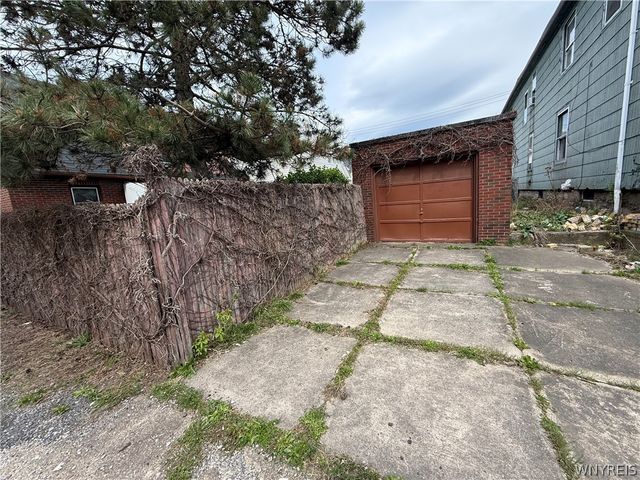 743 Spruce Avenue, Niagara Falls, NY 14301