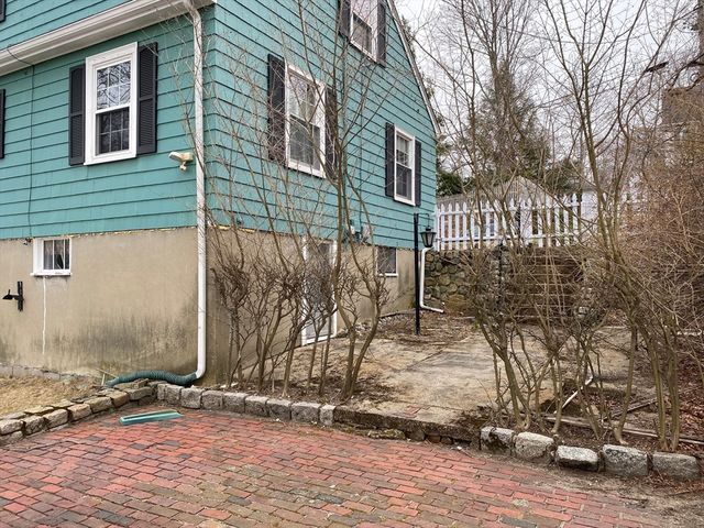 11 Woodbury Street, Arlington, MA 02476