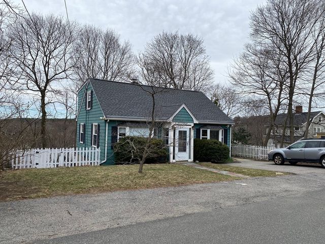 11 Woodbury Street, Arlington, MA 02476