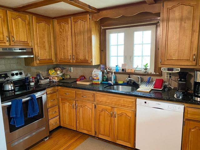 11 Woodbury Street, Arlington, MA 02476