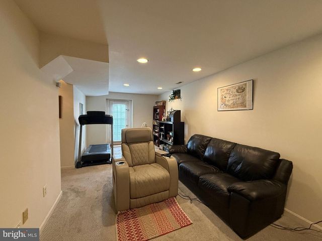 43569 YORKSHIRE CT, Ashburn, VA 20147