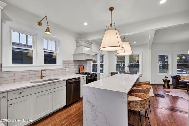 2436 Broadmeade Rd, Louisville, KY 40205