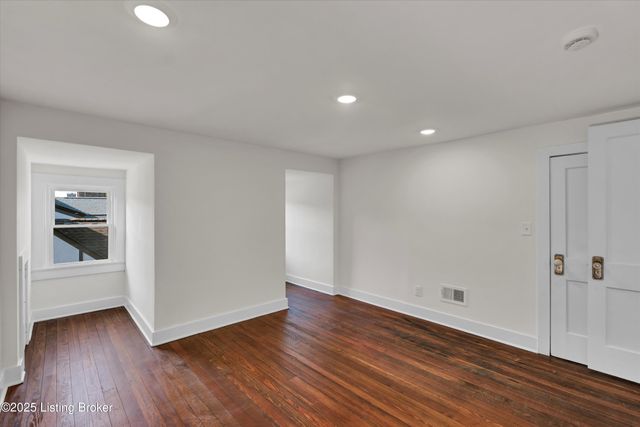 2436 Broadmeade Rd, Louisville, KY 40205