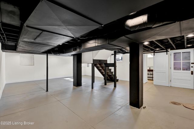 2436 Broadmeade Rd, Louisville, KY 40205