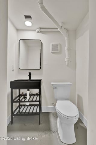 2436 Broadmeade Rd, Louisville, KY 40205