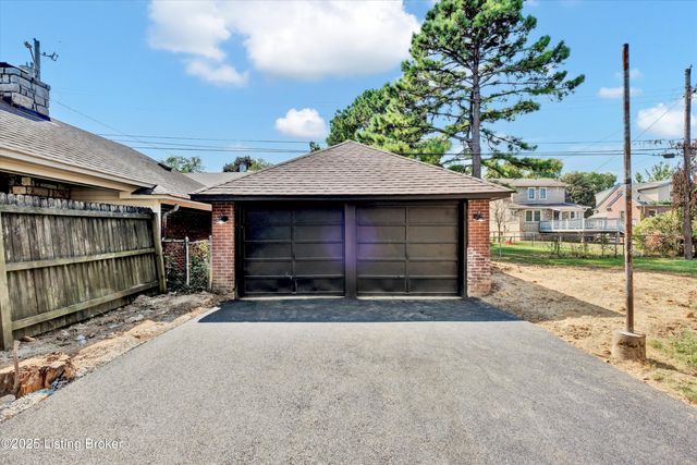 2436 Broadmeade Rd, Louisville, KY 40205